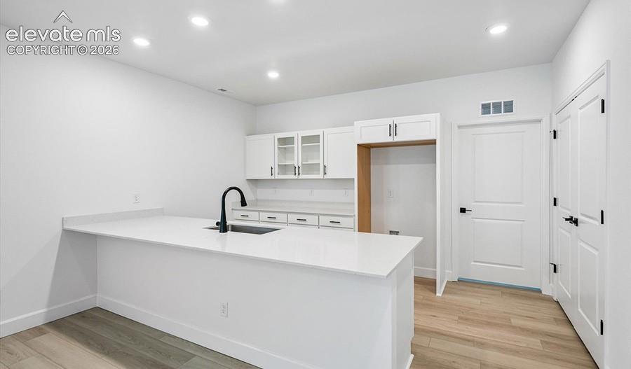 Image 20 of 27: Kitchen