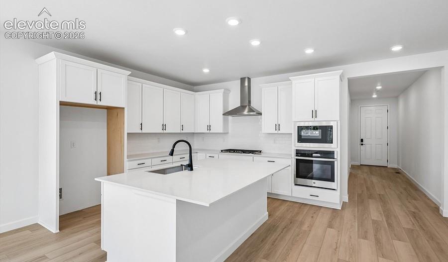 Image 8 of 27: Kitchen