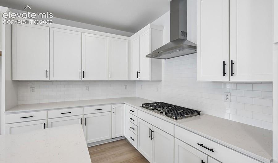Image 9 of 27: Kitchen