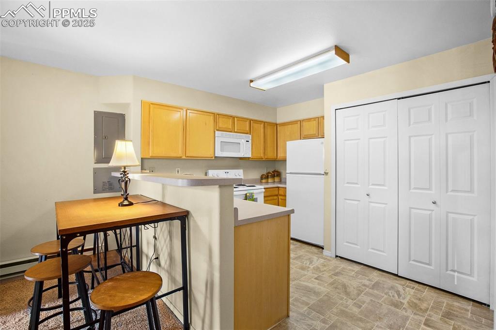 Image 16 of 29: Kitchen
