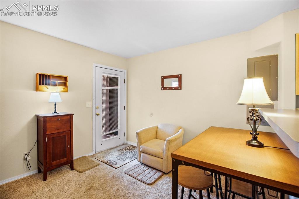 Image 9 of 29: Dining Area
