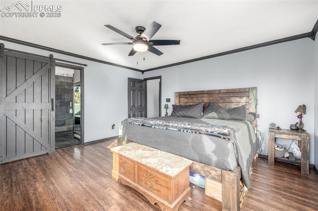 Image 21 of 50: Bedroom