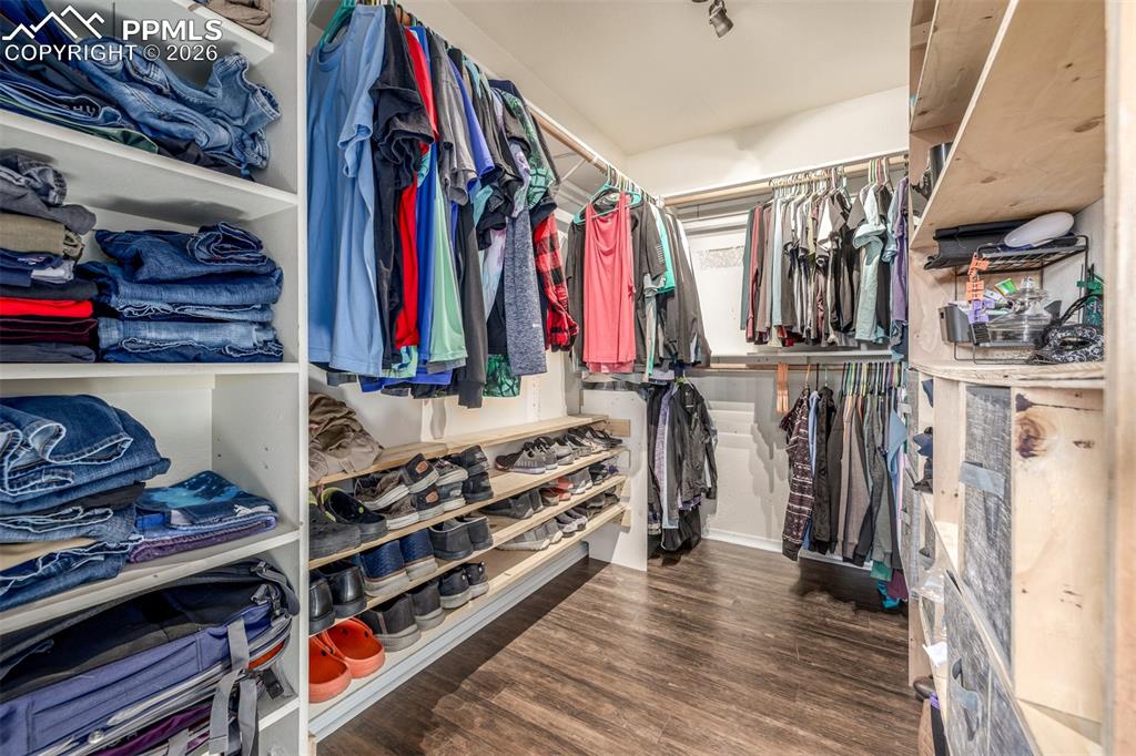 Image 24 of 50: Closet