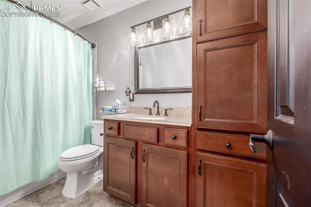 Image 27 of 50: Bathroom