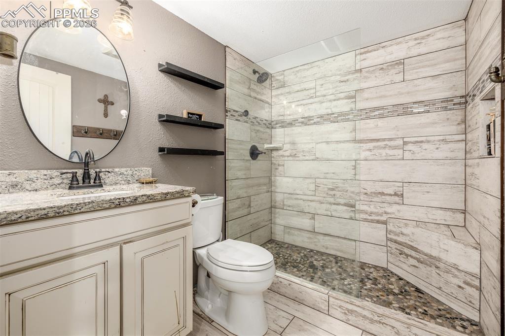 Image 36 of 50: Bathroom