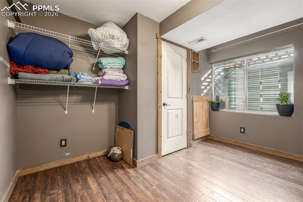 Image 37 of 50: Laundry