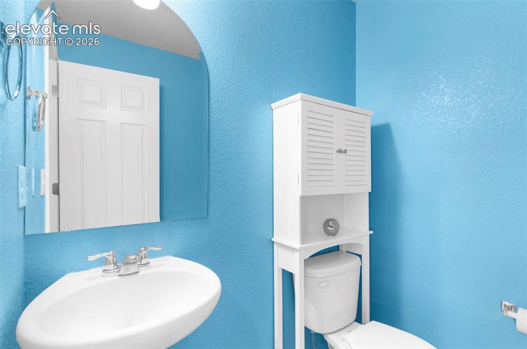 Image 15 of 38: Bathroom