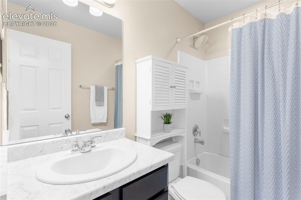Image 20 of 38: Bathroom