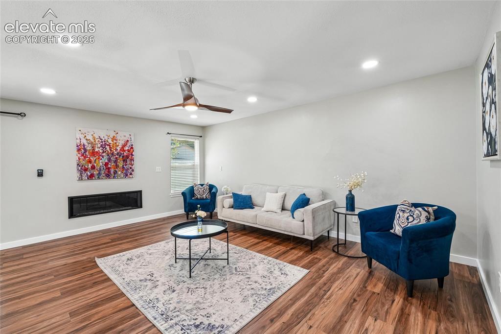 Image 10 of 50: Living Room