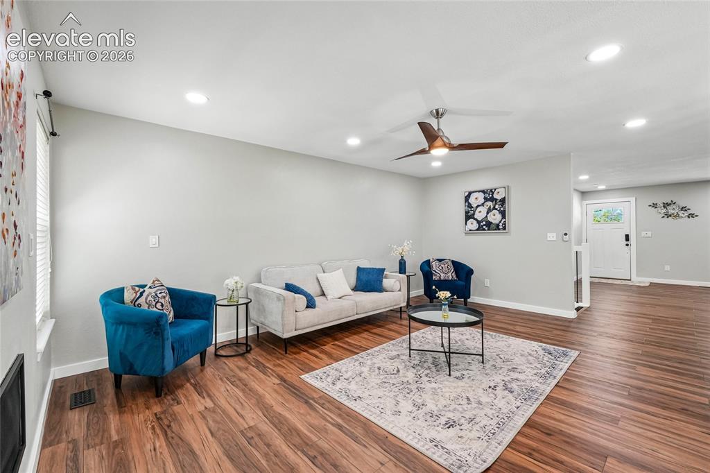 Image 11 of 50: Living Room