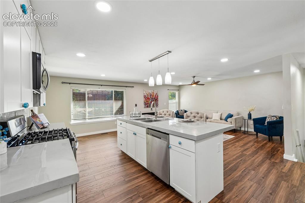 Image 14 of 50: Kitchen