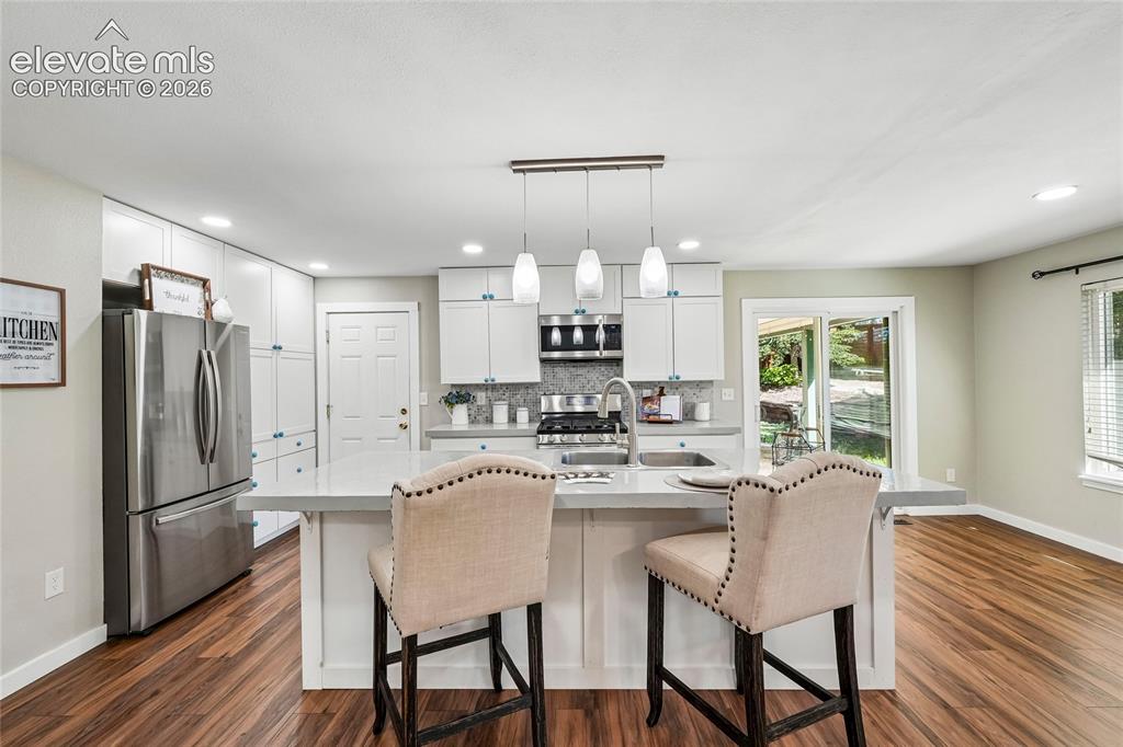 Image 16 of 50: Kitchen