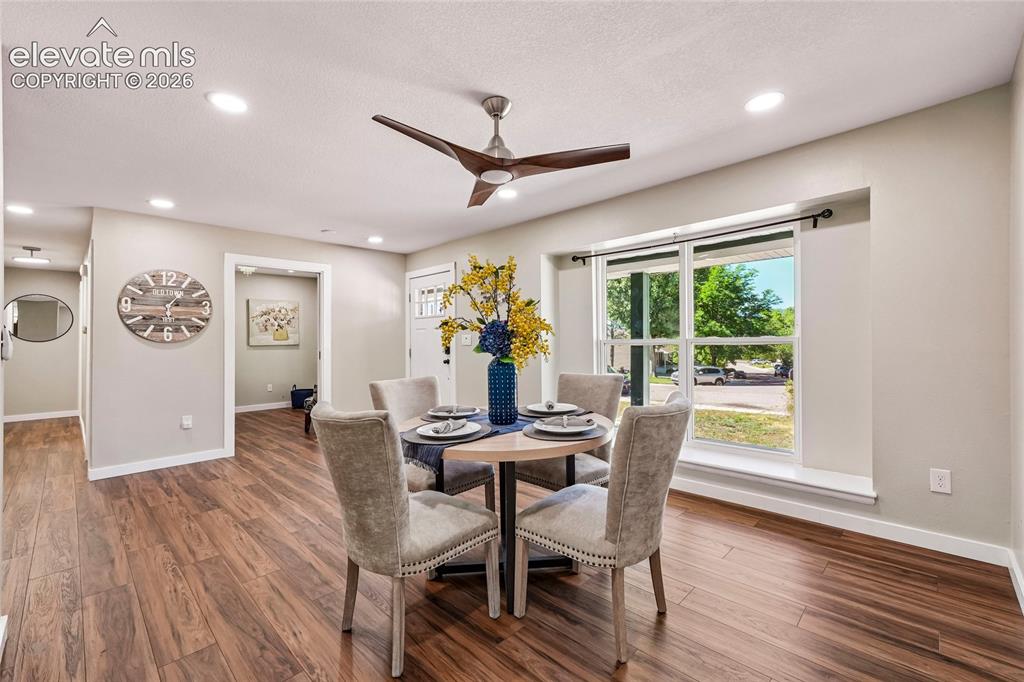 Image 6 of 50: Dining Area
