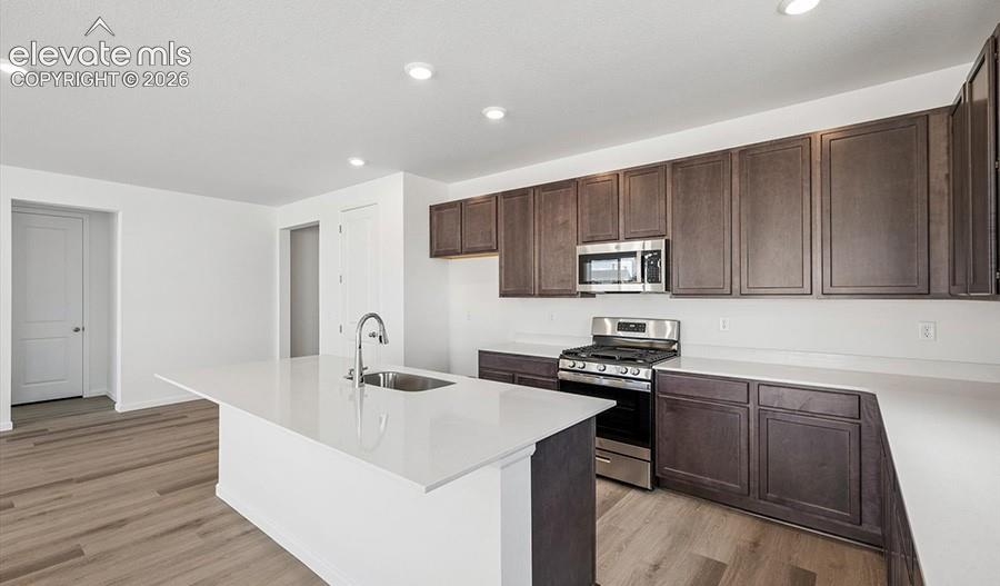 Image 10 of 24: Kitchen