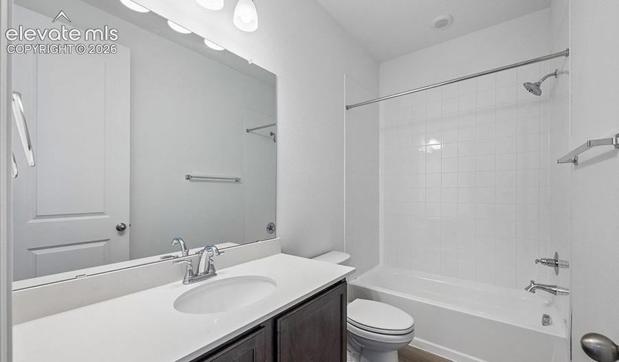 Image 4 of 24: Bathroom