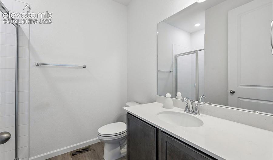 Image 7 of 24: Bathroom