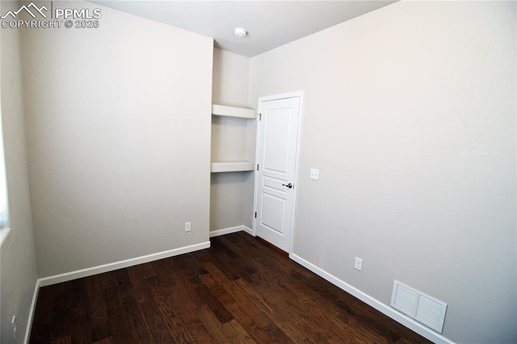 Image 14 of 29: Built-in shelves!