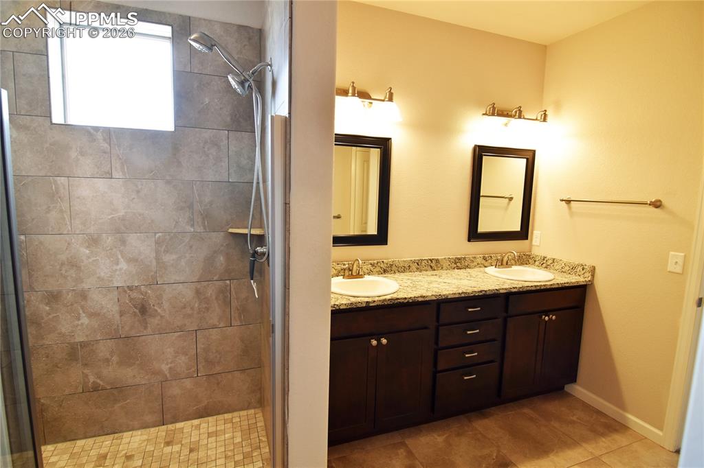 Image 17 of 29: Granite counters, large shower with seat!
