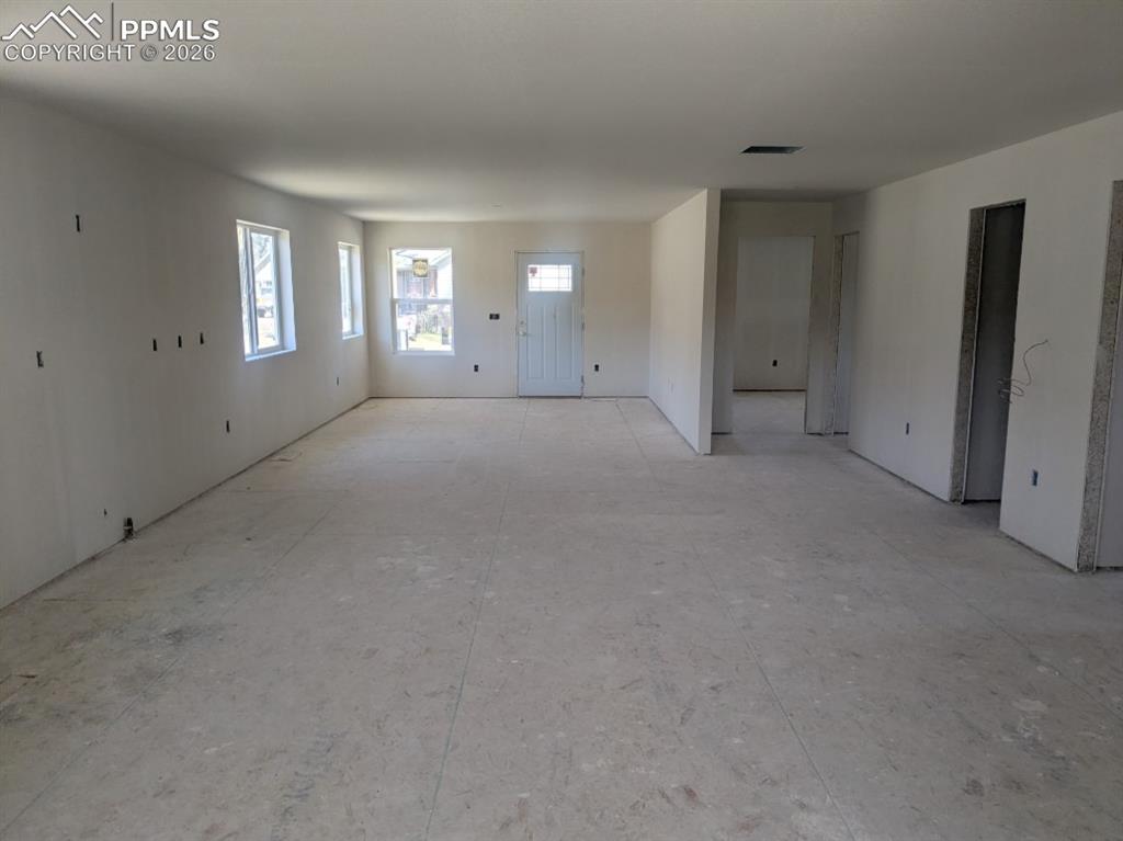 Image 7 of 7: Living Room