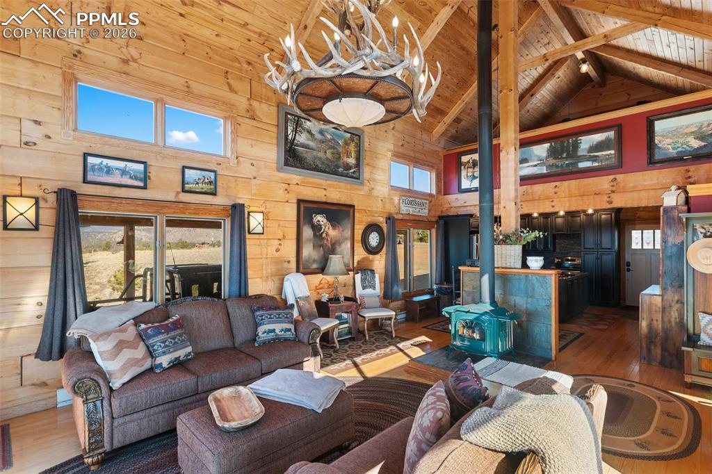 Image 10 of 50: Living Room