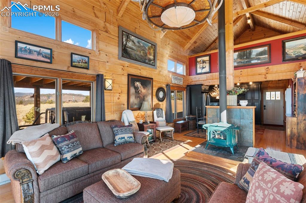 Image 13 of 50: Living Room