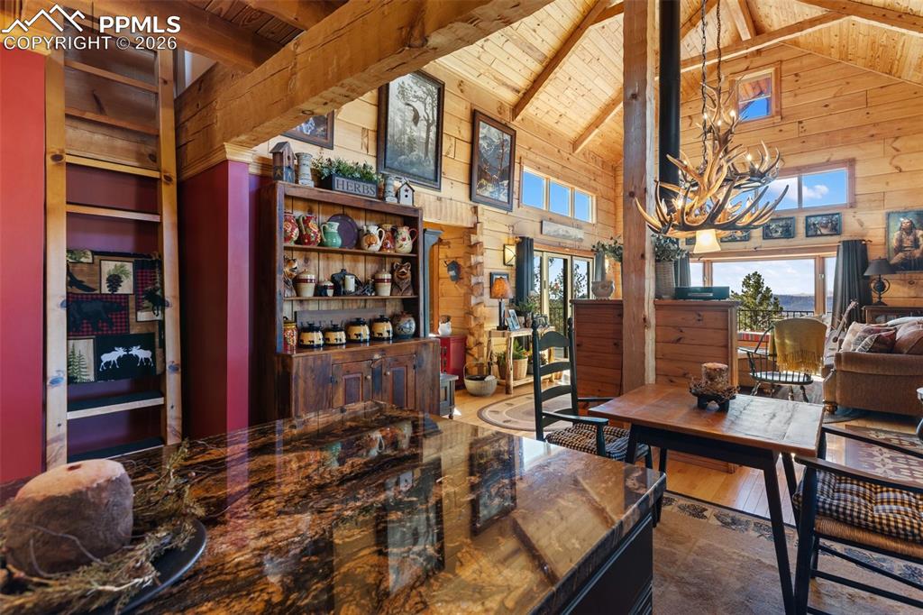 Image 20 of 50: Dining Area