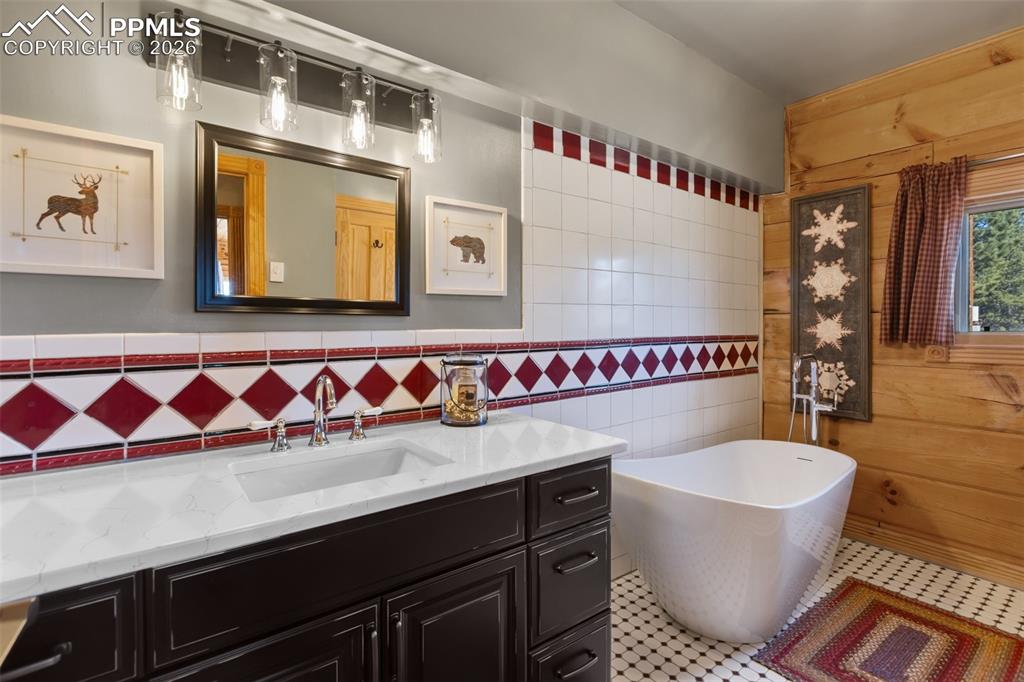 Image 29 of 50: Bathroom