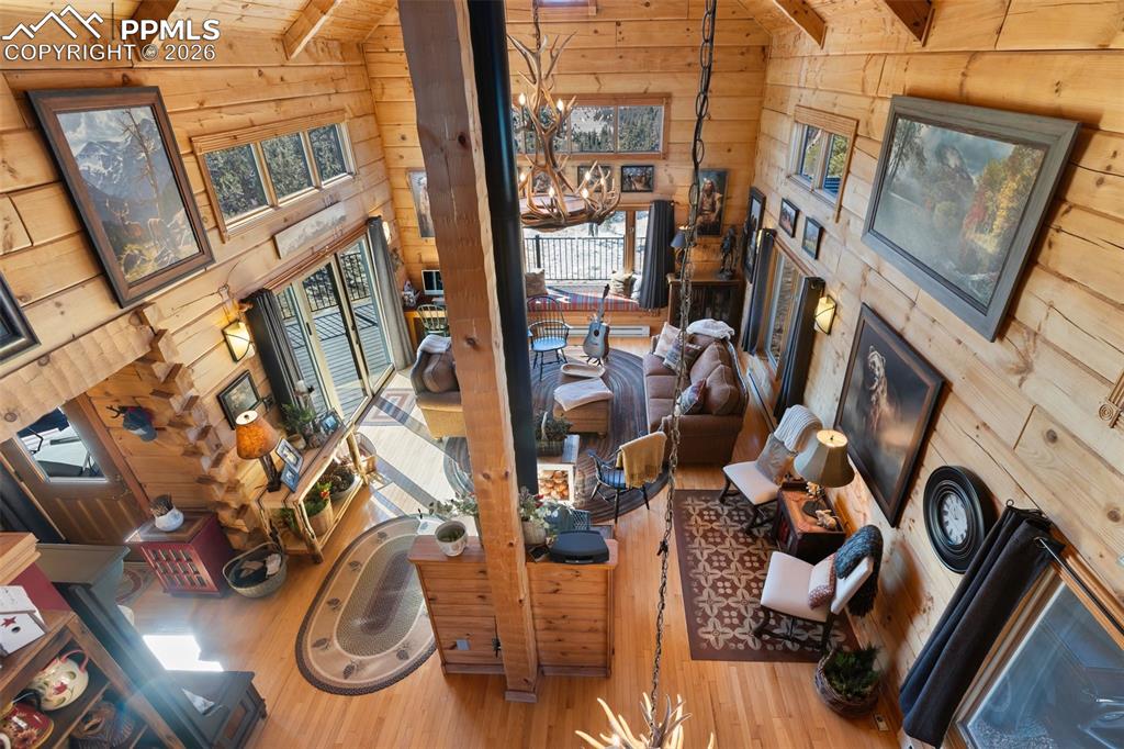 Image 35 of 50: Living Room