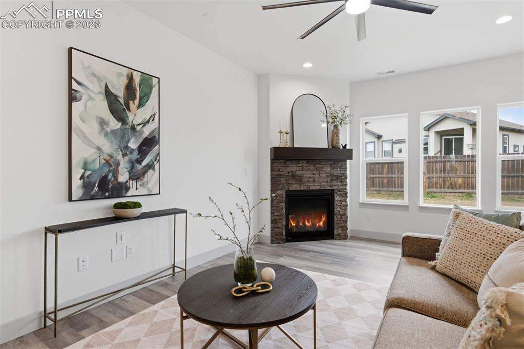 Image 11 of 27: Dining Area
