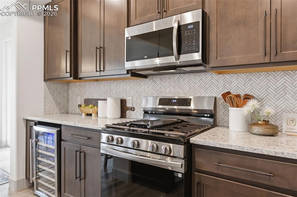 Image 8 of 27: Kitchen