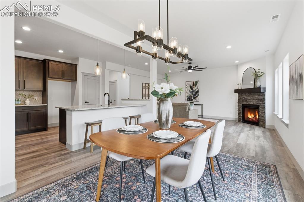 Image 9 of 27: Kitchen