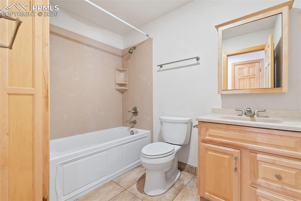 Image 20 of 44: Full bath on main level