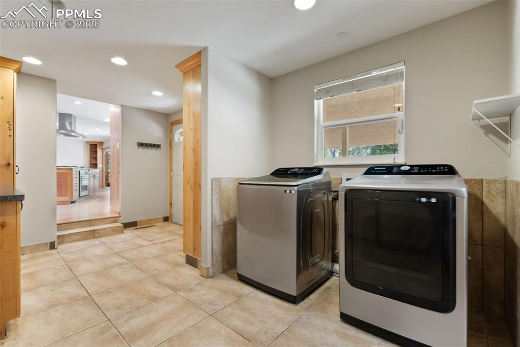 Image 31 of 44: Laundry