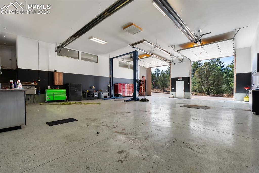 Image 34 of 44: with 15,000lb lift