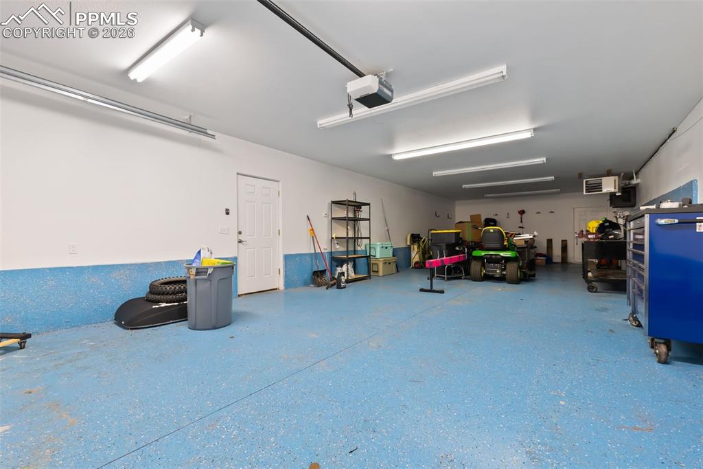 Image 35 of 44: 4 car tandem bay with storage