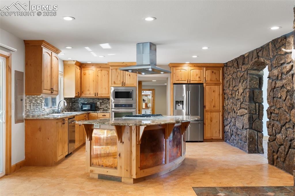 Image 6 of 44: Kitchen