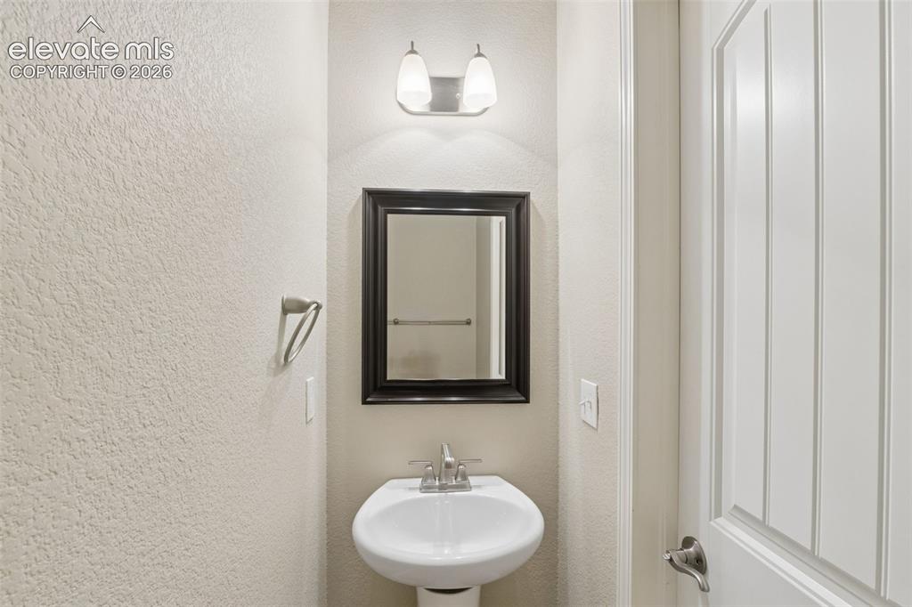 Image 13 of 34: Bathroom