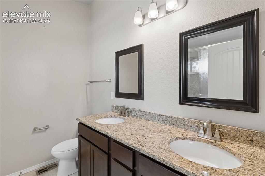 Image 17 of 34: Bathroom
