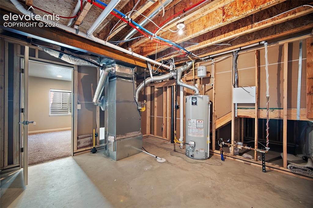 Image 28 of 42: Utility room + storage