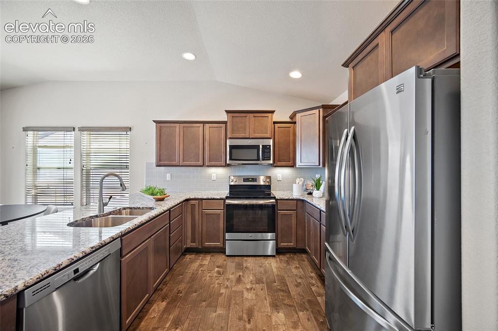 Image 5 of 42: Kitchen