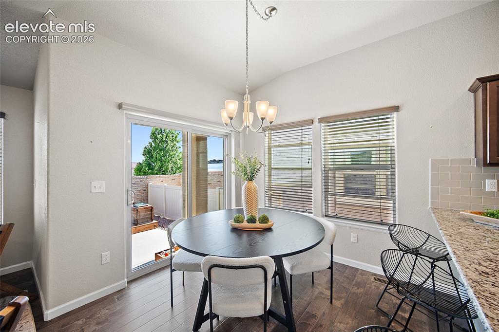 Image 7 of 42: Dining Area
