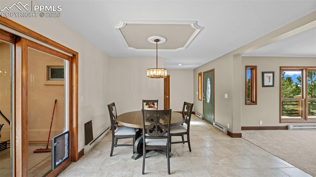 Image 14 of 44: Dining Area