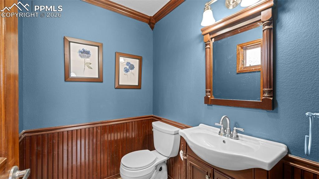 Image 17 of 44: Bathroom