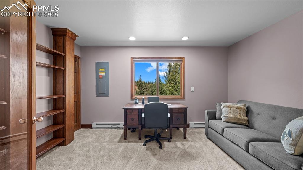 Image 18 of 44: Office