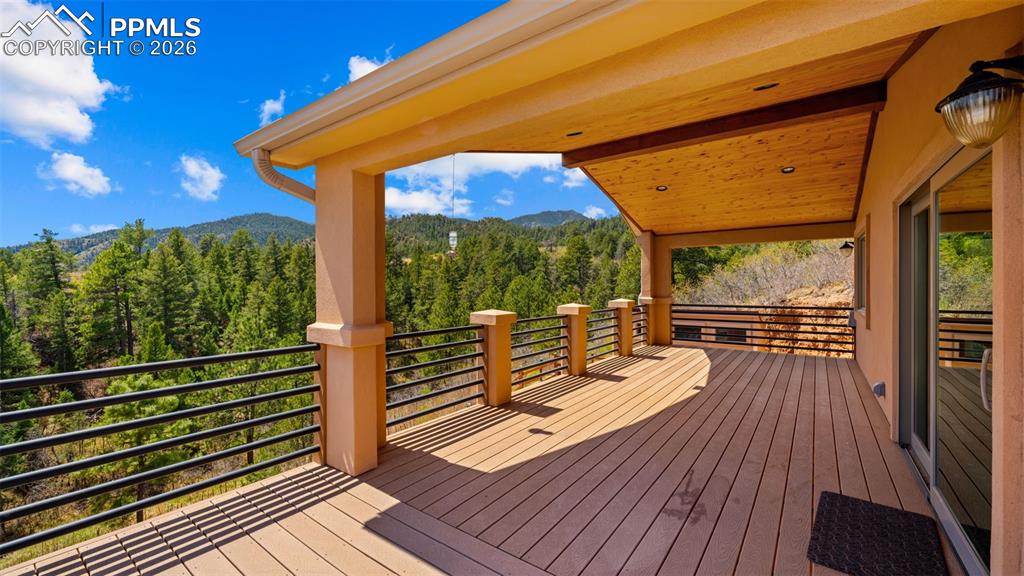 Image 31 of 44: Deck