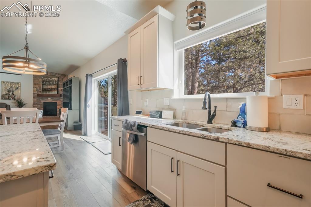Image 11 of 50: Kitchen