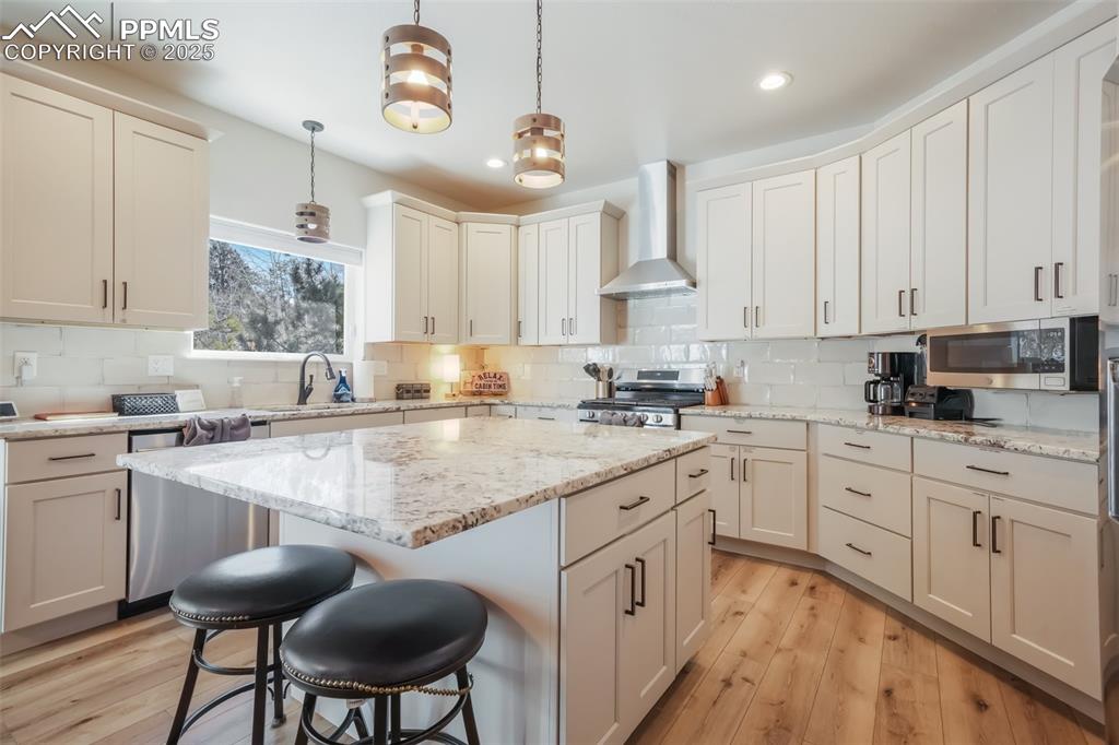 Image 9 of 50: Kitchen