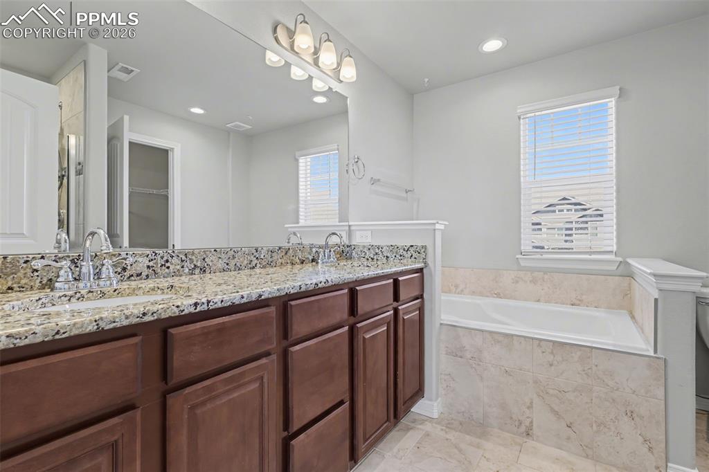 Image 10 of 28: Bathroom