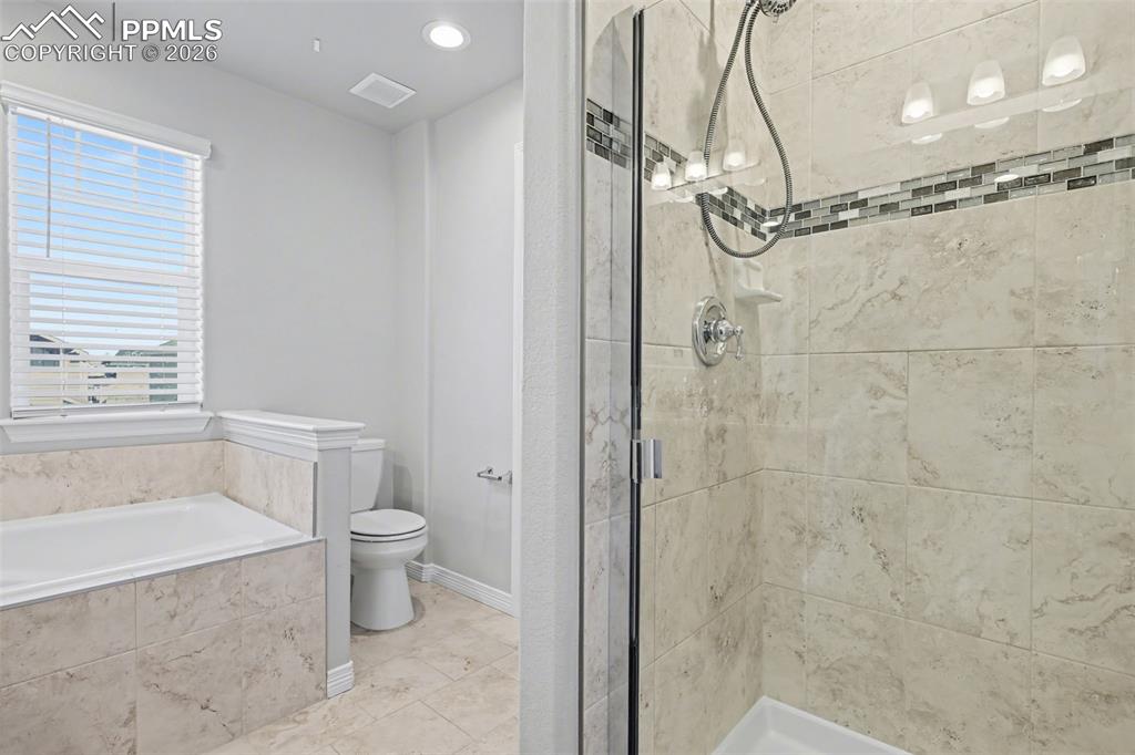 Image 11 of 28: Bathroom