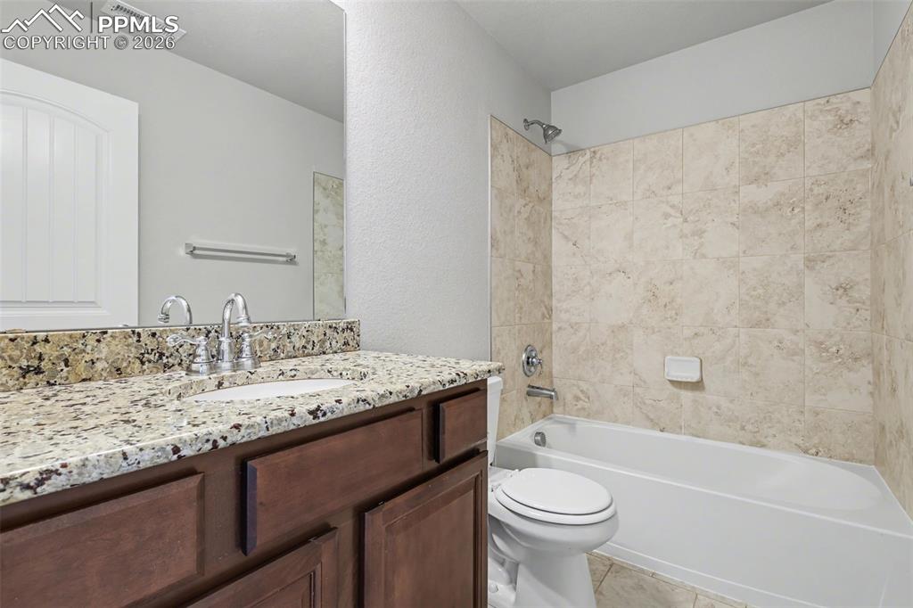 Image 14 of 28: Bathroom